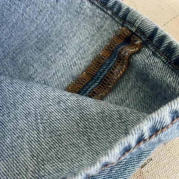 Levi’s Classic Buttonfly 501 Light Wash 36 X 28 Shipped USPS Y2K Dad Jeans - Picture 12 of 16